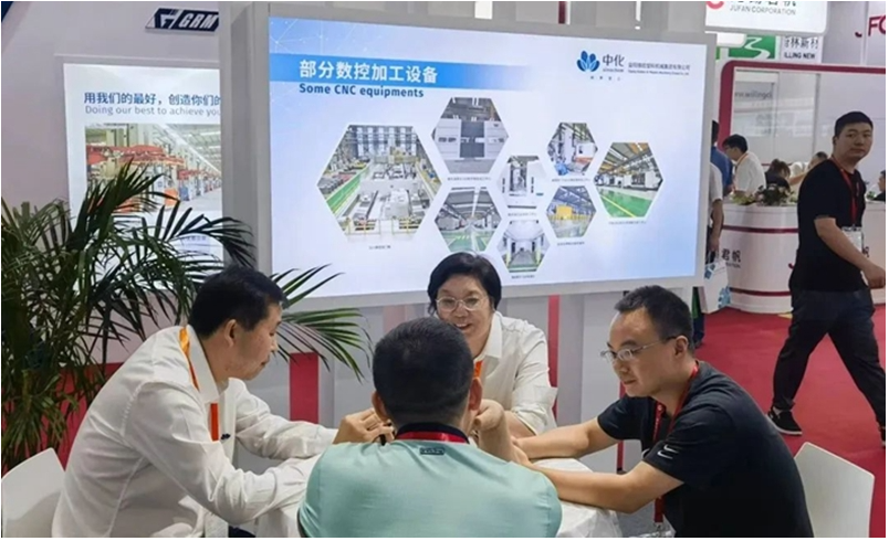 中國國際橡膠技術(shù)展覽會(huì)為益陽橡機(jī)提供了展示創(chuàng)新技術(shù)和拓展市場(chǎng)的平臺(tái)，同時(shí)也為行業(yè)內(nèi)的合作與交流搭建了重要的橋梁。