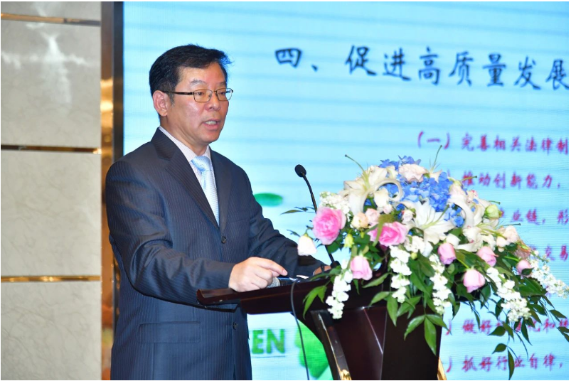 中國輪胎循環(huán)利用協(xié)會會長李衛(wèi)東則提出了行業(yè)今后的發(fā)展目標和協(xié)會工作思路，闡述了促進行業(yè)高質量發(fā)展的具體措施。