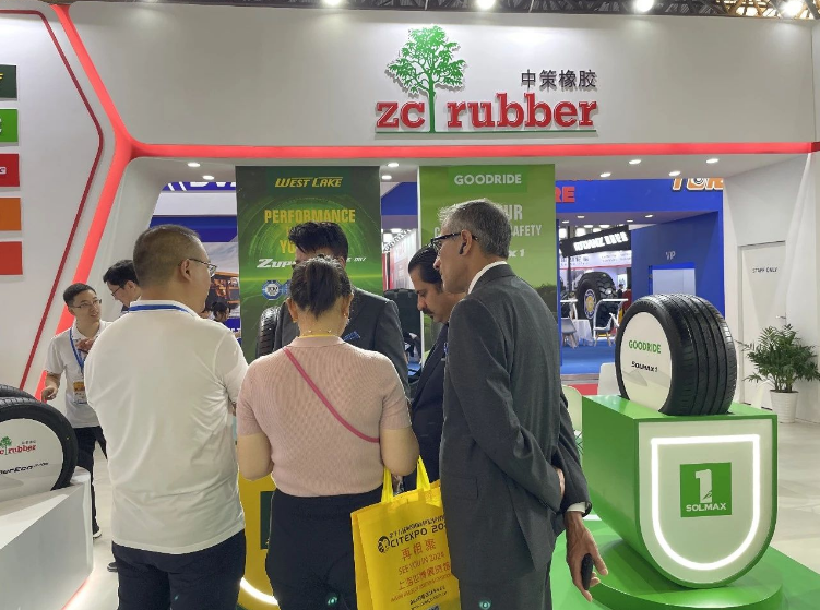 在為期三天的展會中，來自歐美、東南亞等多家客戶表達了強烈興趣，并與中策橡膠達成了合作意向。中策橡膠作為全球第九大輪胎制造商，不僅致力于輪胎細分品類的創(chuàng)新研發(fā)和精益生產，還通過多渠道銷售一體化發(fā)展，為全球消費者提供豐富且優(yōu)質的輪胎產品與服務。中策的高價值產品與服務已覆蓋近200個國家和地區(qū)，贏得了全球消費者的歡迎與認可。