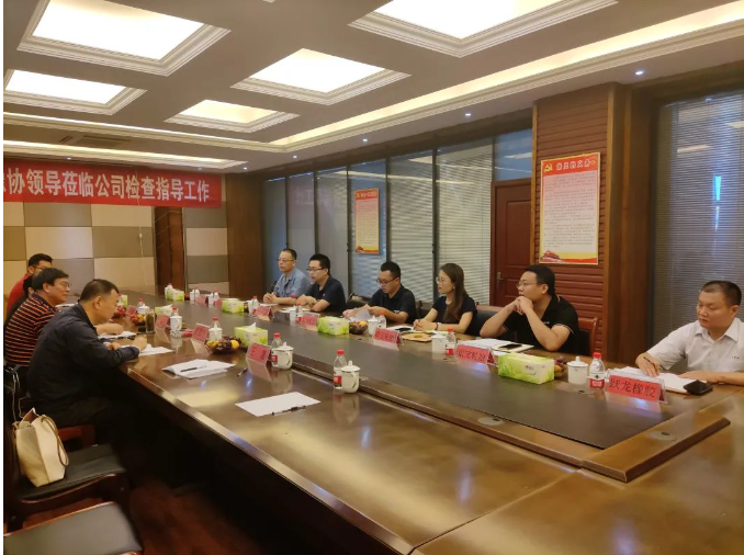 各調(diào)研企業(yè)匯報(bào)了近三年(2020-2022)以及今年1-8月份的生產(chǎn)經(jīng)營(yíng)情況，同時(shí)也分享了外貿(mào)出口過(guò)程中遇到的各種困難。值得一提的是，行業(yè)內(nèi)普遍存在的問(wèn)題包括外匯管制、美元短缺導(dǎo)致客戶(hù)付款延遲，對(duì)整體業(yè)務(wù)運(yùn)營(yíng)造成影響，同時(shí)也面臨著用工難、原材料價(jià)格波動(dòng)較大以及一些國(guó)家和地區(qū)認(rèn)證成本上漲的挑戰(zhàn)。