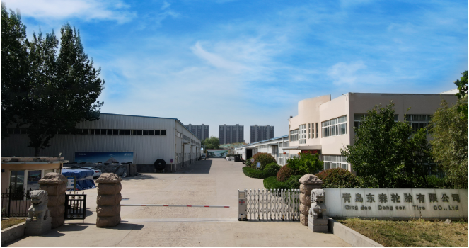青島東森公司作為山東省最具規(guī)模和品牌優(yōu)勢的輪胎運營服務商，自2022年開始代理運營海福萊輪胎。他們充分發(fā)揮著在山東輪胎市場深耕20余年的經(jīng)驗，以及倉配和銷售團隊的專業(yè)實力。此外，海福萊輪胎在山東市場上的穩(wěn)定耐磨口碑以及新能源車輪胎系列的推出也為他們的成功合作提供了有力支持。