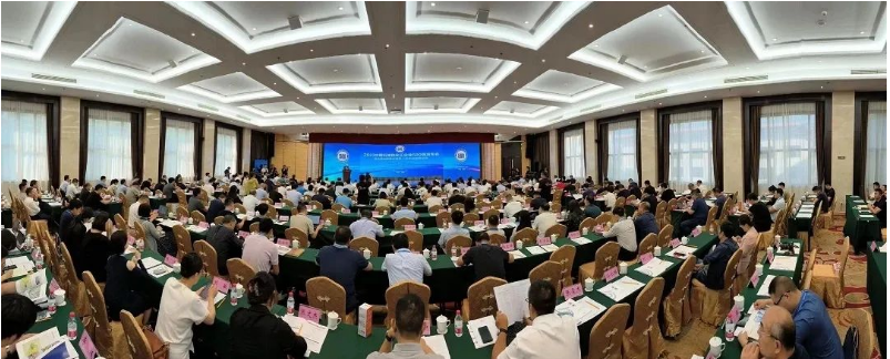 2023中國石油和化工企業(yè)500強發(fā)布會暨全面加快建設(shè)世界一流企業(yè)高峰論壇于近日在河南濮陽盛大召開。這一盛會的重頭戲是2023中國石油和化工企業(yè)500強排行榜的發(fā)布，令人矚目的是，有38家輪胎企業(yè)成功榜上有名。