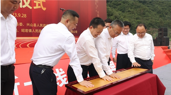 湖北以恒高新材料有限公司將積極追求數(shù)字化和智能化車間的建設(shè)，實(shí)現(xiàn)生產(chǎn)方式的現(xiàn)代化升級(jí)。數(shù)字化車間將能夠?qū)崟r(shí)監(jiān)控生產(chǎn)數(shù)據(jù)，進(jìn)行精準(zhǔn)分析和生產(chǎn)參數(shù)的優(yōu)化，從而提高生產(chǎn)效率和經(jīng)營效益。智能化車間則將實(shí)現(xiàn)自動(dòng)化生產(chǎn)流程，以提高產(chǎn)品質(zhì)量。通過數(shù)字化和智能化車間的建設(shè)，以恒將跟隨時(shí)代的步伐，邁向更高效、更具競爭優(yōu)勢的生產(chǎn)模式，為公司創(chuàng)造更豐厚的收益。
