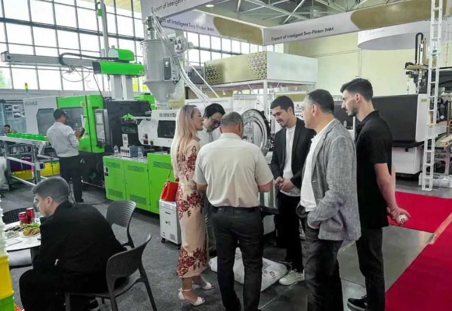 目前，烏茲別克斯坦已吸引了大約26%的外資，其中塑料制品成為第三大商品。塑料制品的需求廣泛，包括汽配行業(yè)、包裝行業(yè)、家電行業(yè)、物流行業(yè)和建材行業(yè)等領域，為中國企業(yè)帶來了巨大商機。