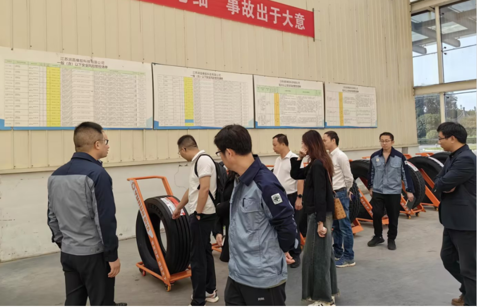 雙方希望在未來在技術(shù)研發(fā)創(chuàng)新方面加強信息交流，攜手在輪胎產(chǎn)業(yè)鏈賽道上搶占制高點。