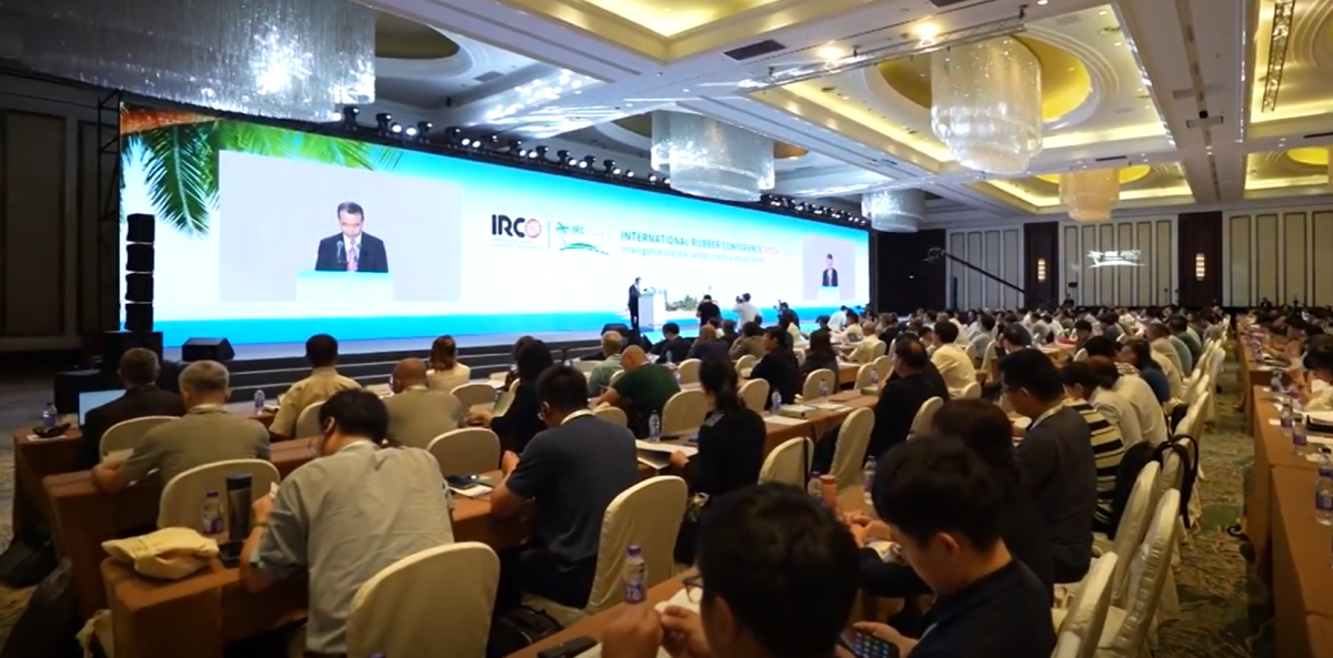 2023年國際橡膠會議(IRC2023)于11月7日在?？谑⒋箝_幕，來自近20個國家和地區(qū)的代表出席。這一大型橡膠學術盛會是國際橡膠會議組織(IRCO)的重要會議，也是全球橡膠領域的最高級別學術盛事，每年輪流由IRCO成員國主辦。中國已成功承辦過IRC1992、IRC2004和IRC2014，IRC2023是中國第四次主辦的國際橡膠會議。