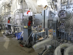 吉林石化乙丙橡膠D線首臺(tái)擠出機(jī)安裝成功
